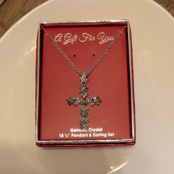 Source Unknown Jewelry - NIB cross necklace, earrings are not included